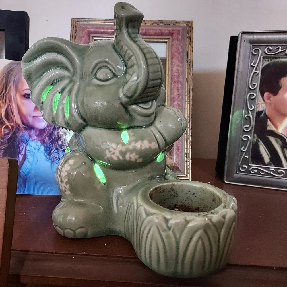 Elephant planter - Picture 2 of 3